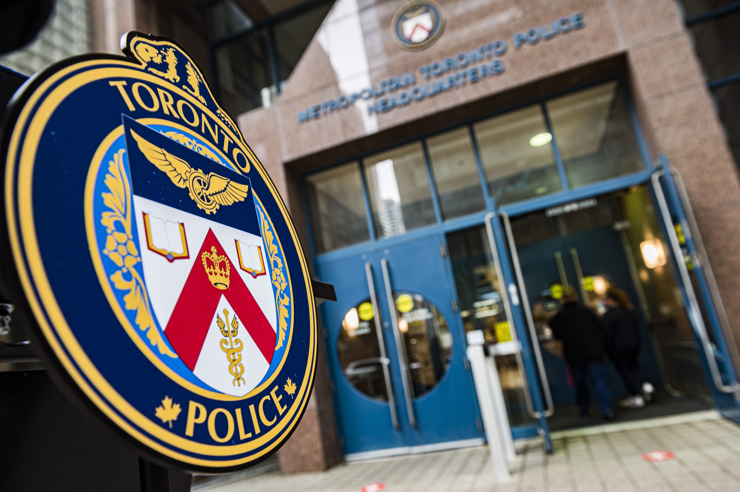 toronto cop charged with fraud