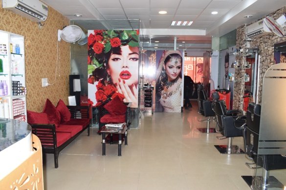 beauty parlour for ladies near me