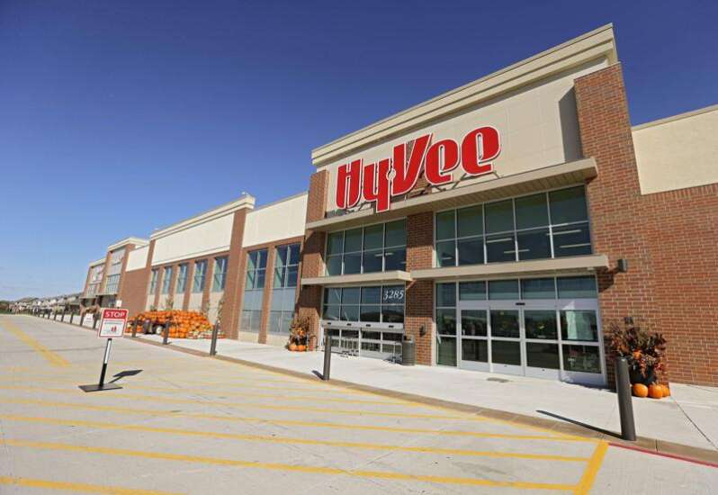 hy vee coralville strip