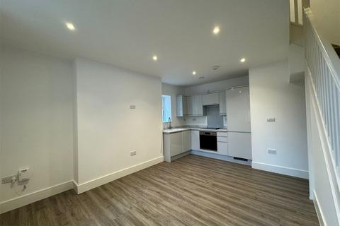 flats to rent southport