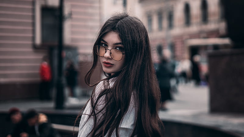 beautiful girl with glasses wallpaper