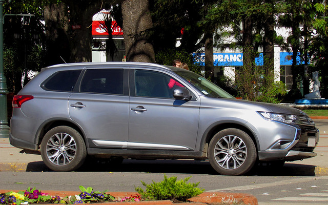 mitsubishi family car