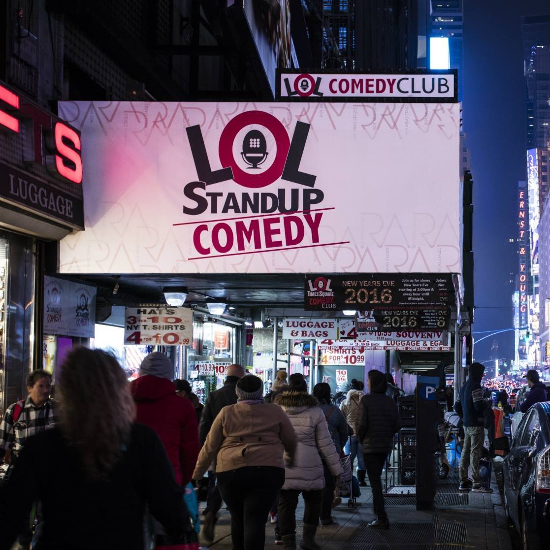 comedy clubs in time square new york