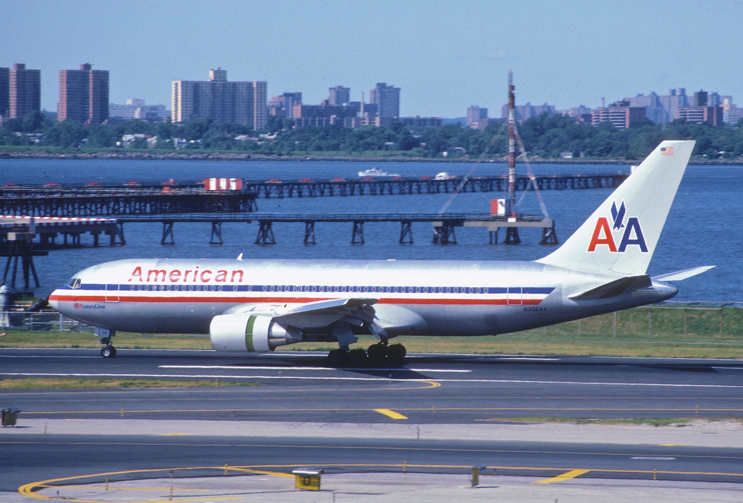 aa 1983 flight status