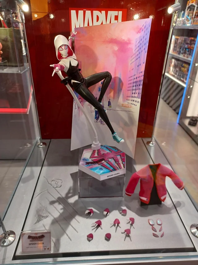 gwen stacy hot toys