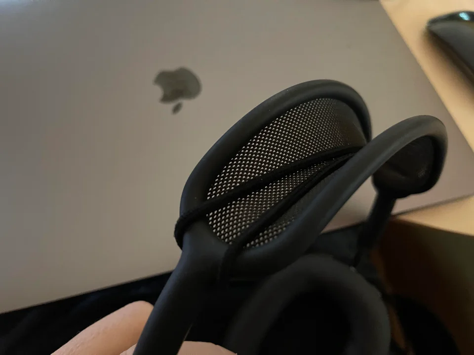 airpods max mesh