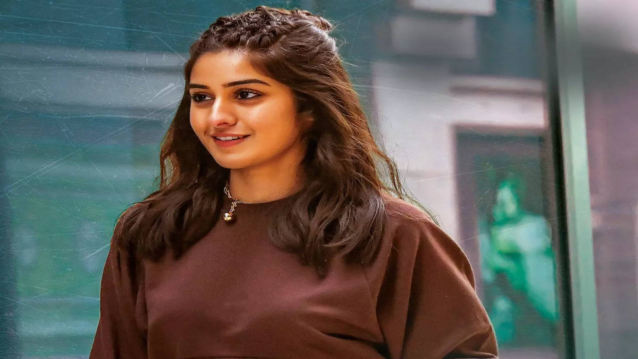 akhil movie actress name