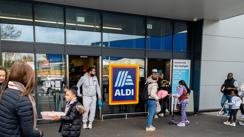 aldi opening times new year