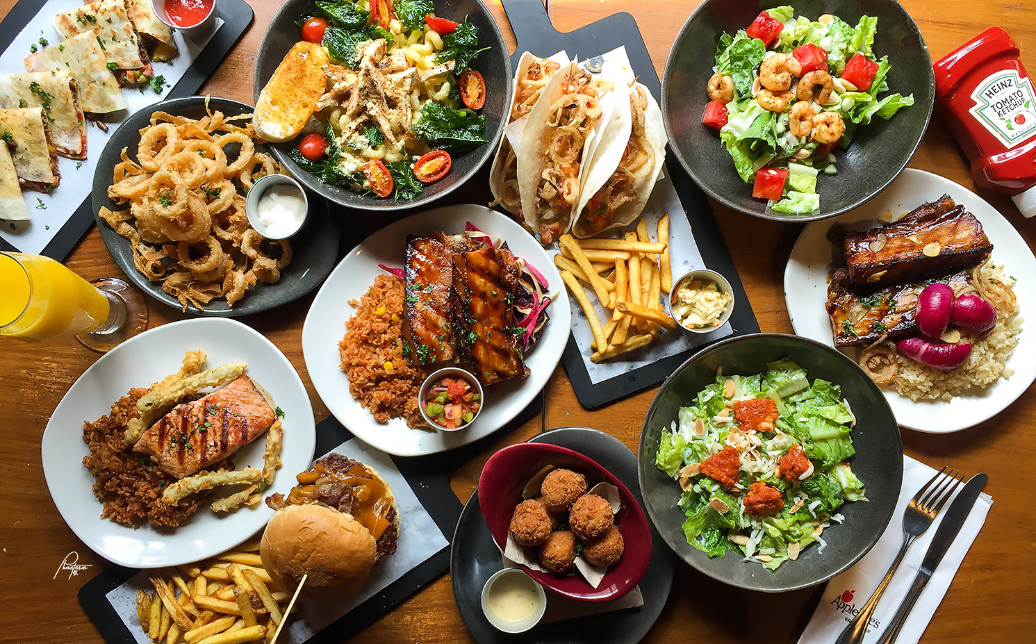 applebees grill + bar