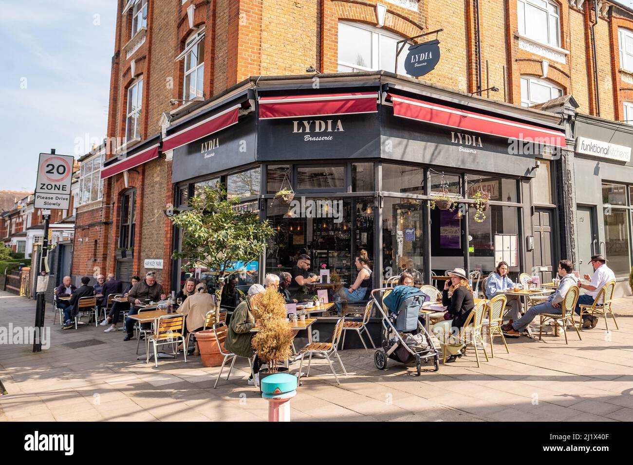 coffee shops with outdoor seating