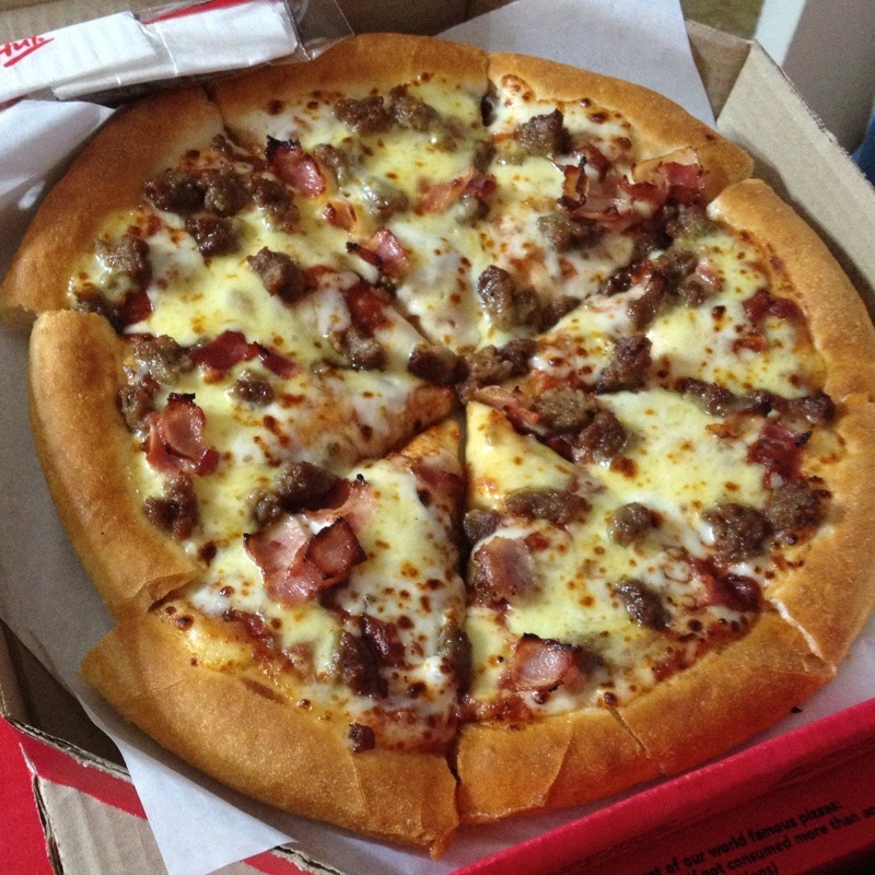 double bacon cheeseburger pizza hut