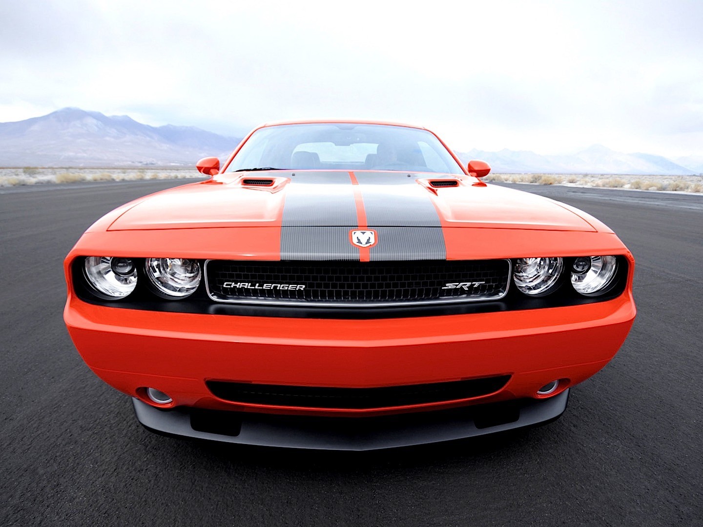 challenger srt8 specs