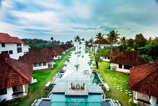 resorts in kumarakom for family