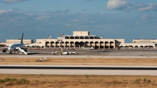 luqa airport arrivals