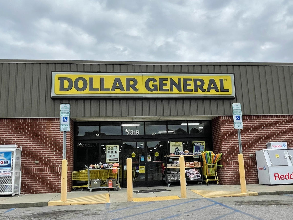 what time does dollar general close