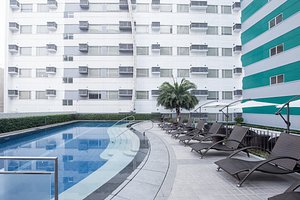 cheap hotels with pools near me