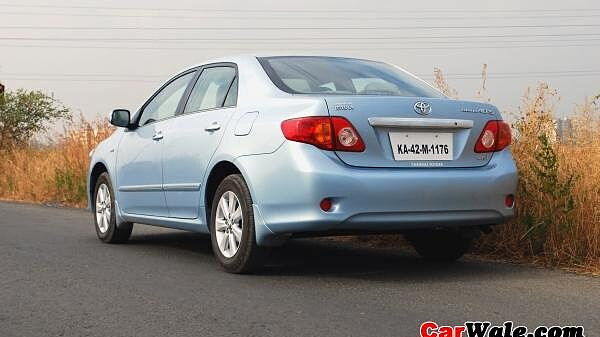 corolla altis 2011