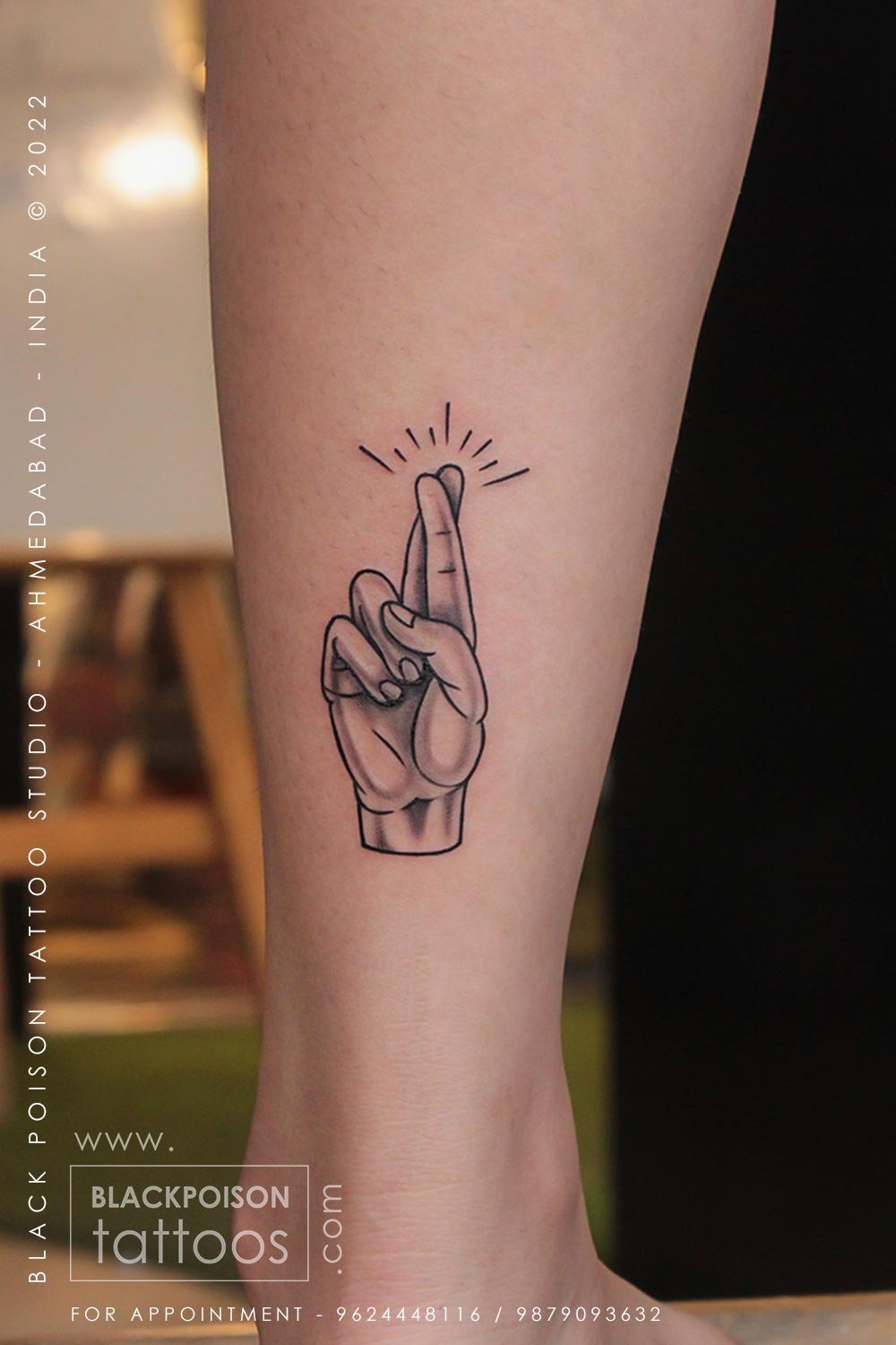 crossed fingers tattoo