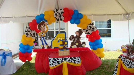 decoracion de woody con globos