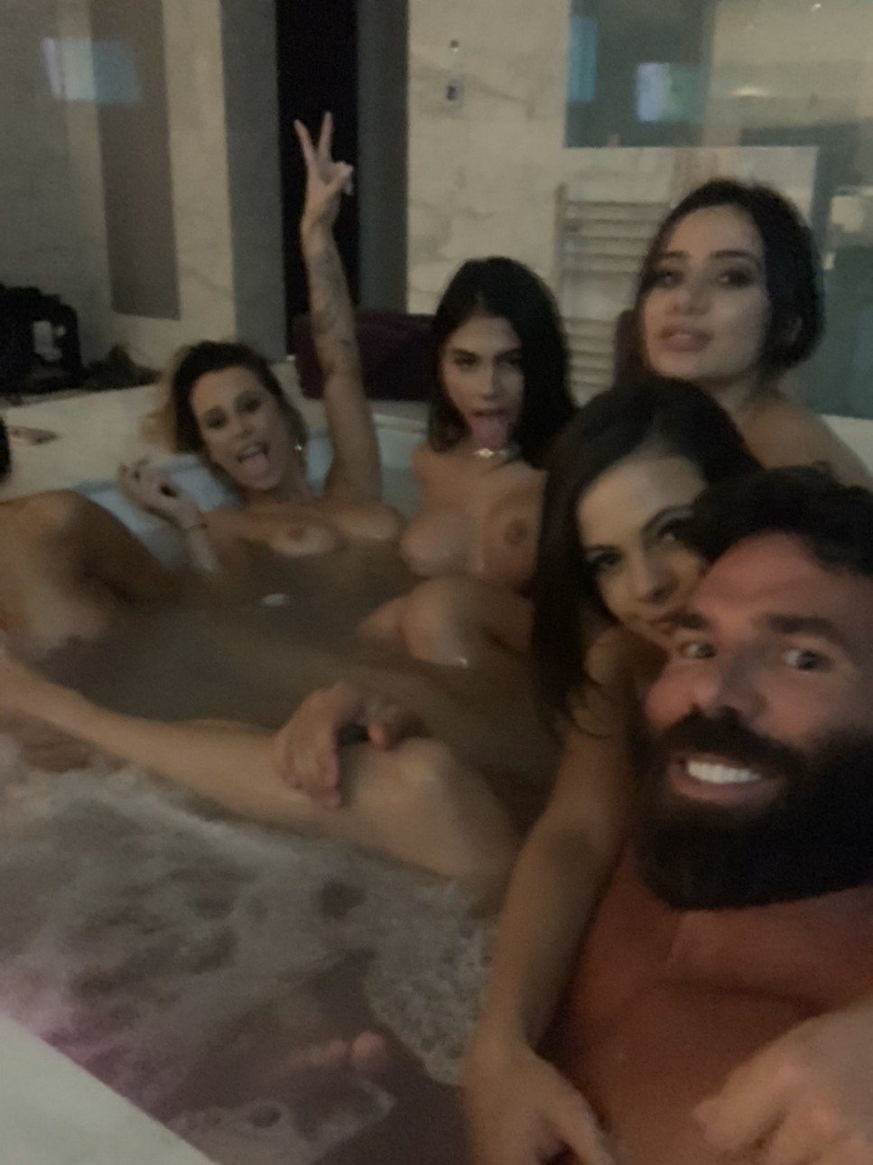 dan bilzerian nude pics