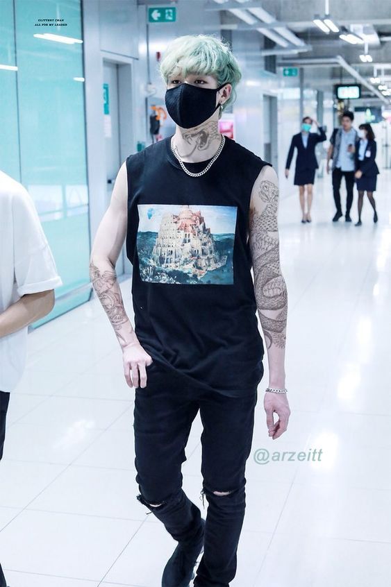 does bang chan have a tattoo