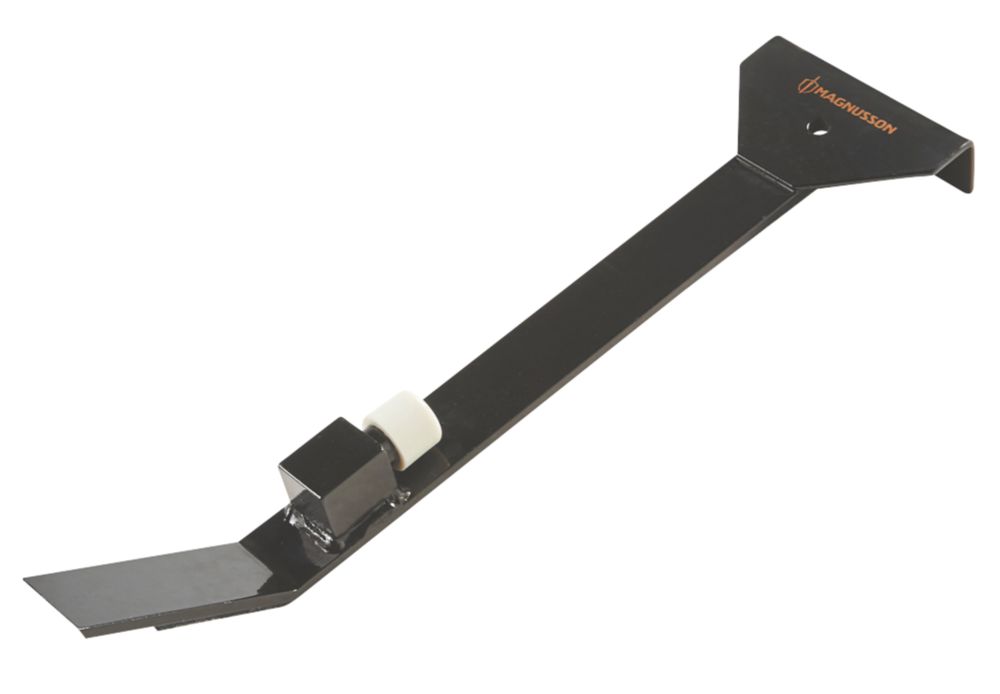 pull bar flooring tool