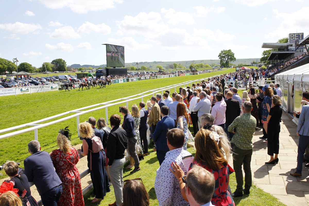 racing at plumpton today