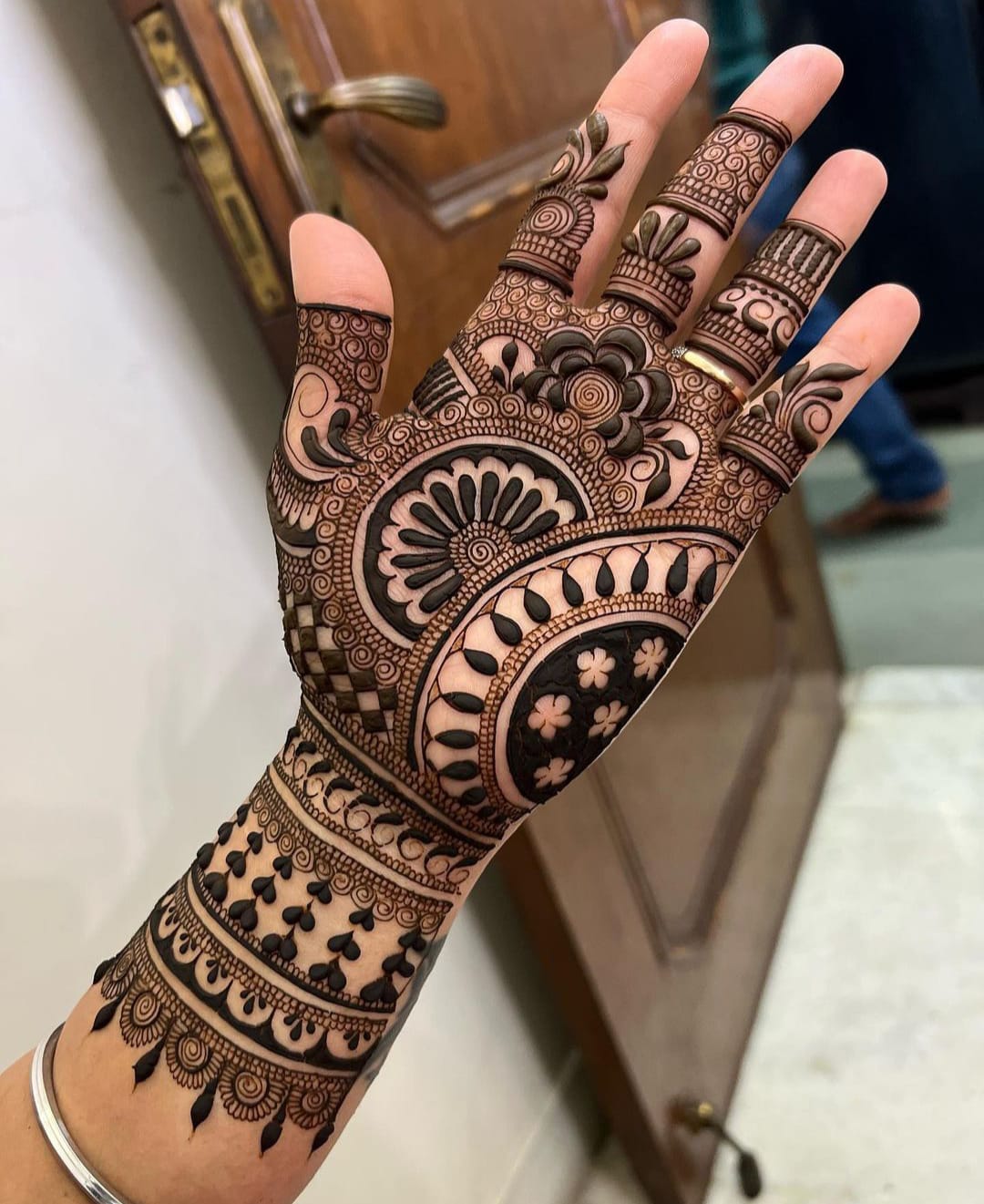 modern mehndi design for front hand