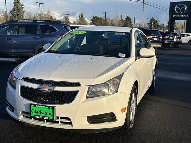 white 2013 chevy cruze