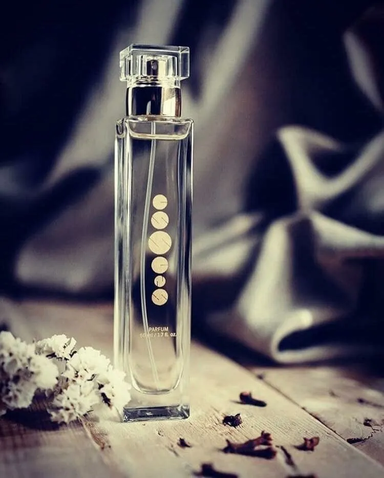 essens perfume