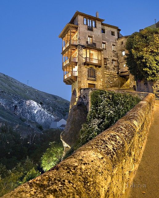 hanging houses spain