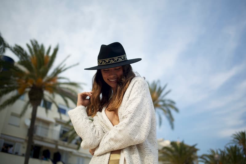 chicas con sombrero