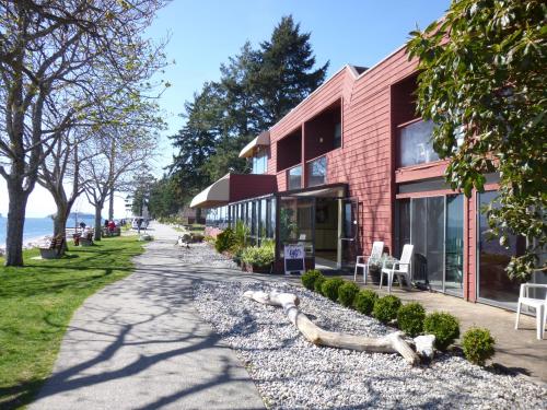 hotels near sechelt bc