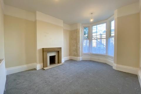 flat to rent in southport