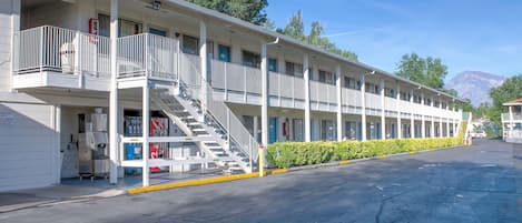 hotels in bishop ca