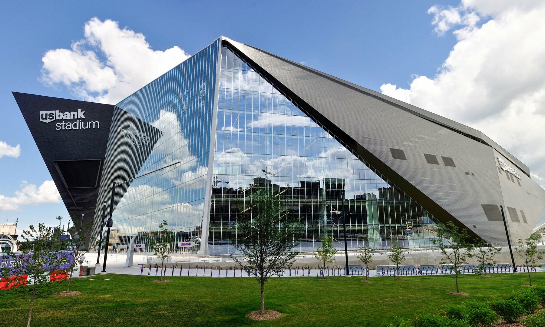 hotels near us bank stadium