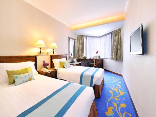 hotels near victoria harbour hong kong