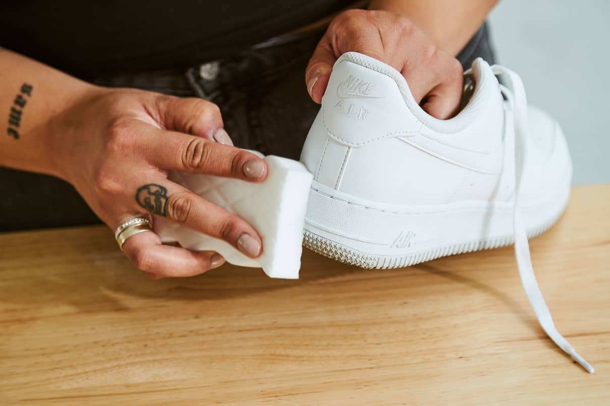 how to clean white af1