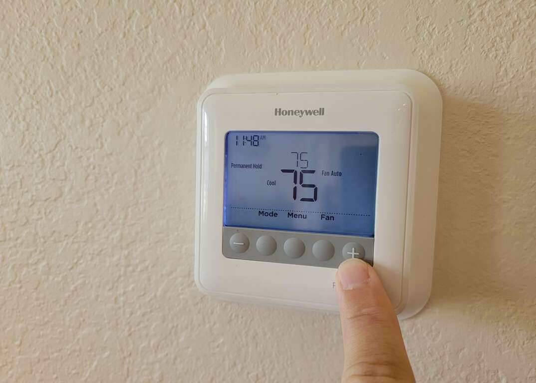 how to reset honeywell thermostat