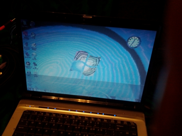 hp laptop flashing screen