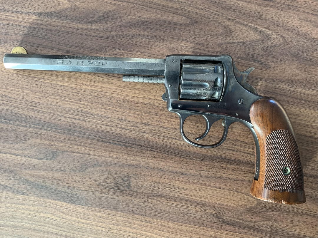 h&r 922 revolver age