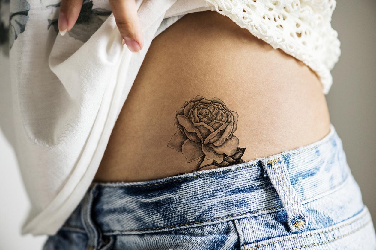 imagenes de tatuajes en la cadera para mujeres