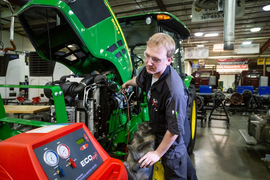 john deere field technician salary