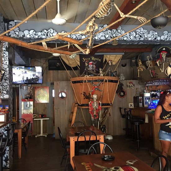 jolly rogers bar and grill