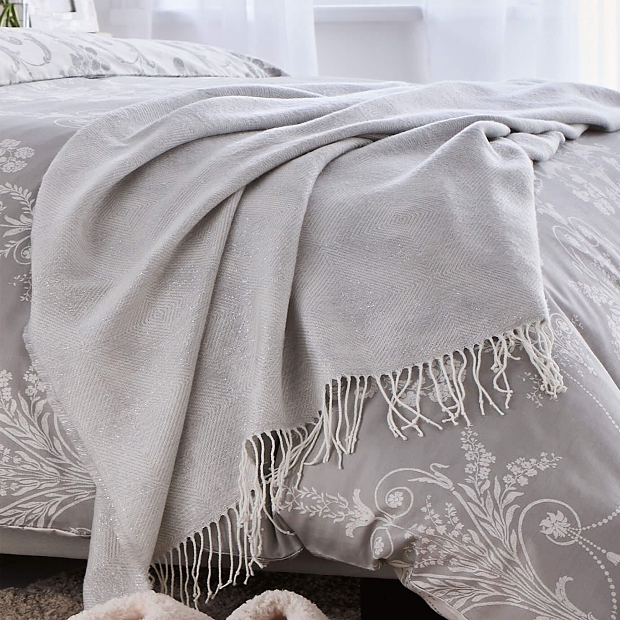 laura ashley bed throws