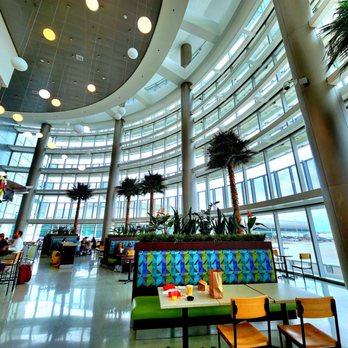 miami airport food court