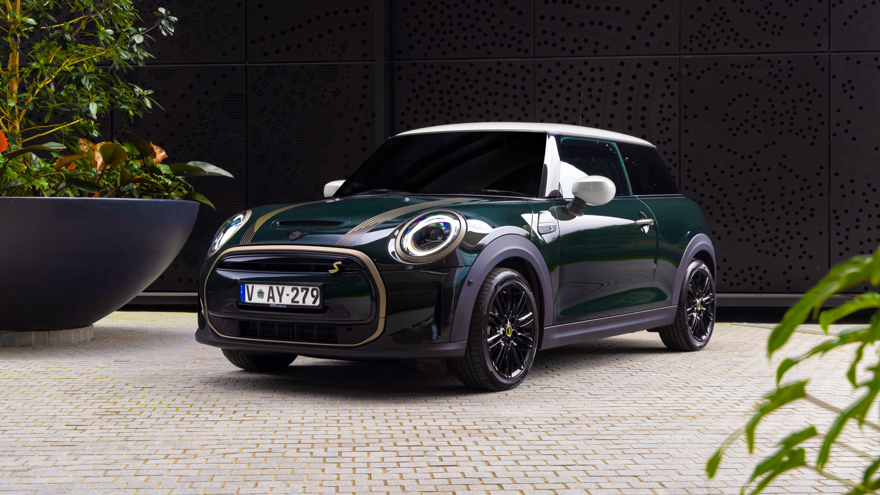 mini hatch cooper se resolute