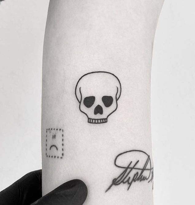 minimalist skull tattoo