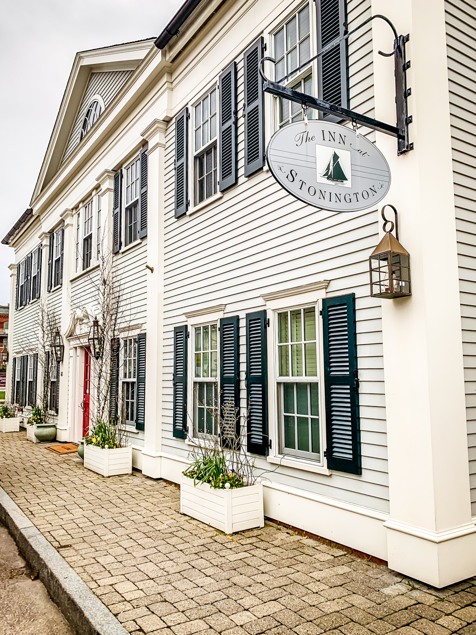 places to stay in stonington ct