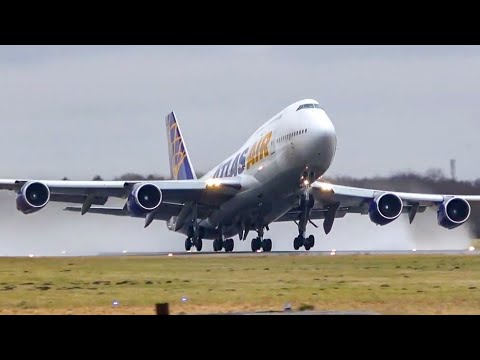 planes landing and taking off